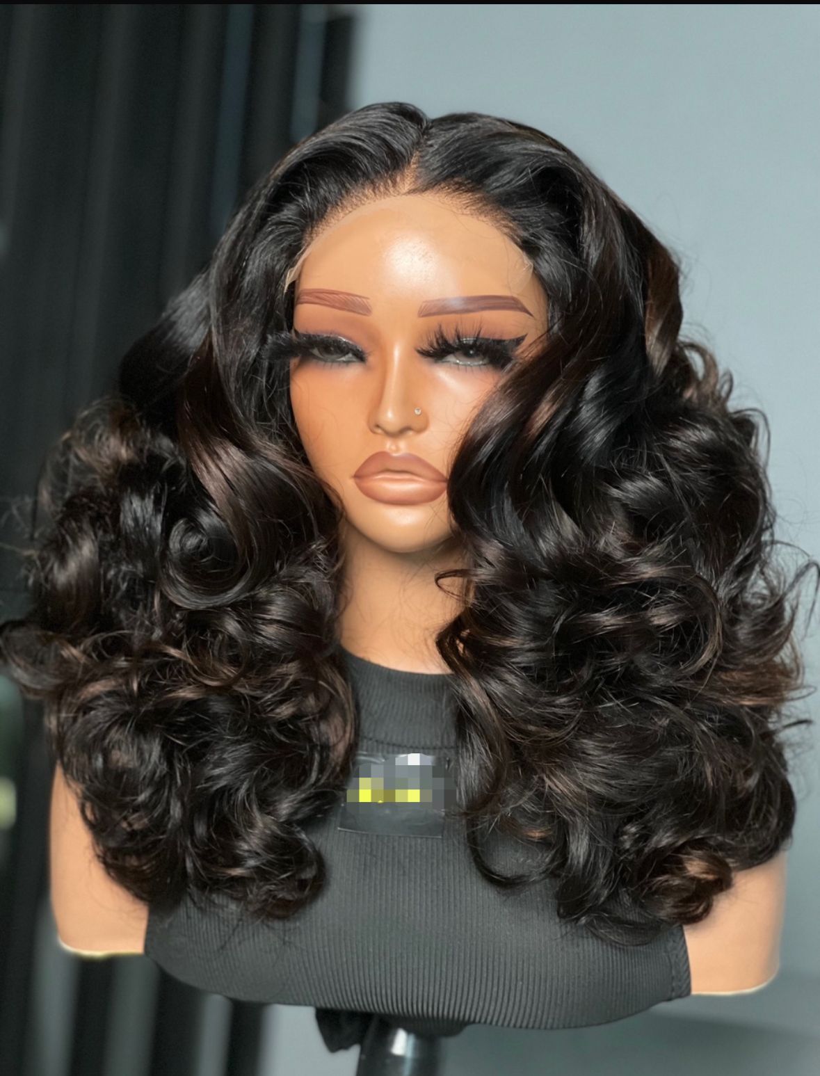 🖤 Lira (Velvet Curls) - Soft power in every curl.